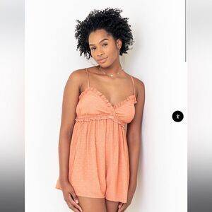 A beautiful NWT juniper blu orange romper